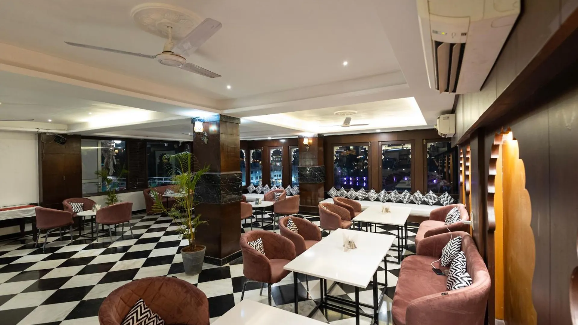 Hide-In Udaipur - A Lake View Boutique Hotel 3*,  India