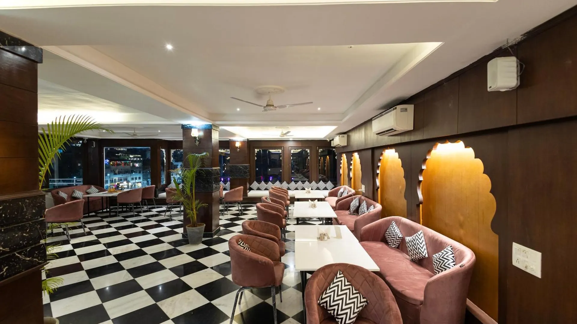 ***  Hide-In Udaipur - A Lake View Boutique Hotel India