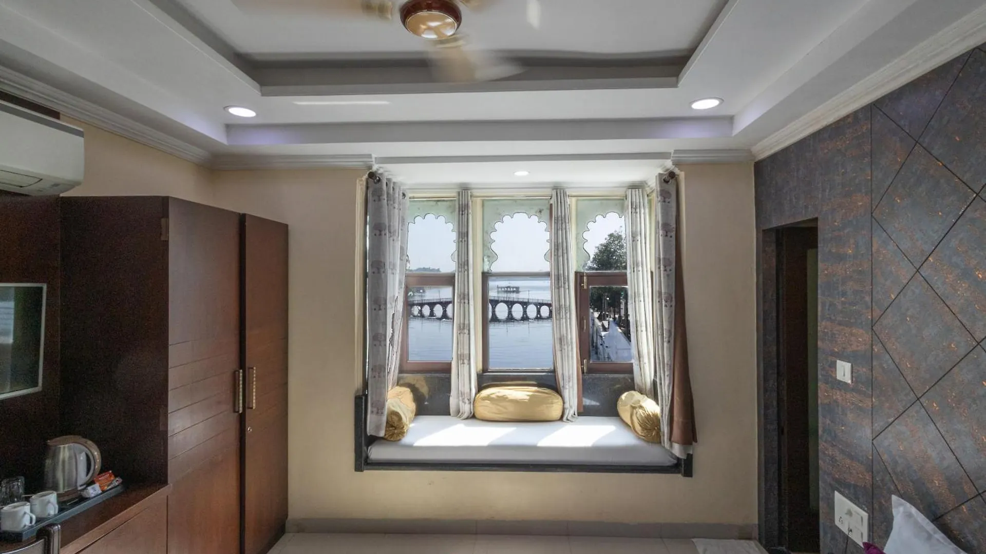 Hide-In Udaipur - A Lake View Boutique Hotel