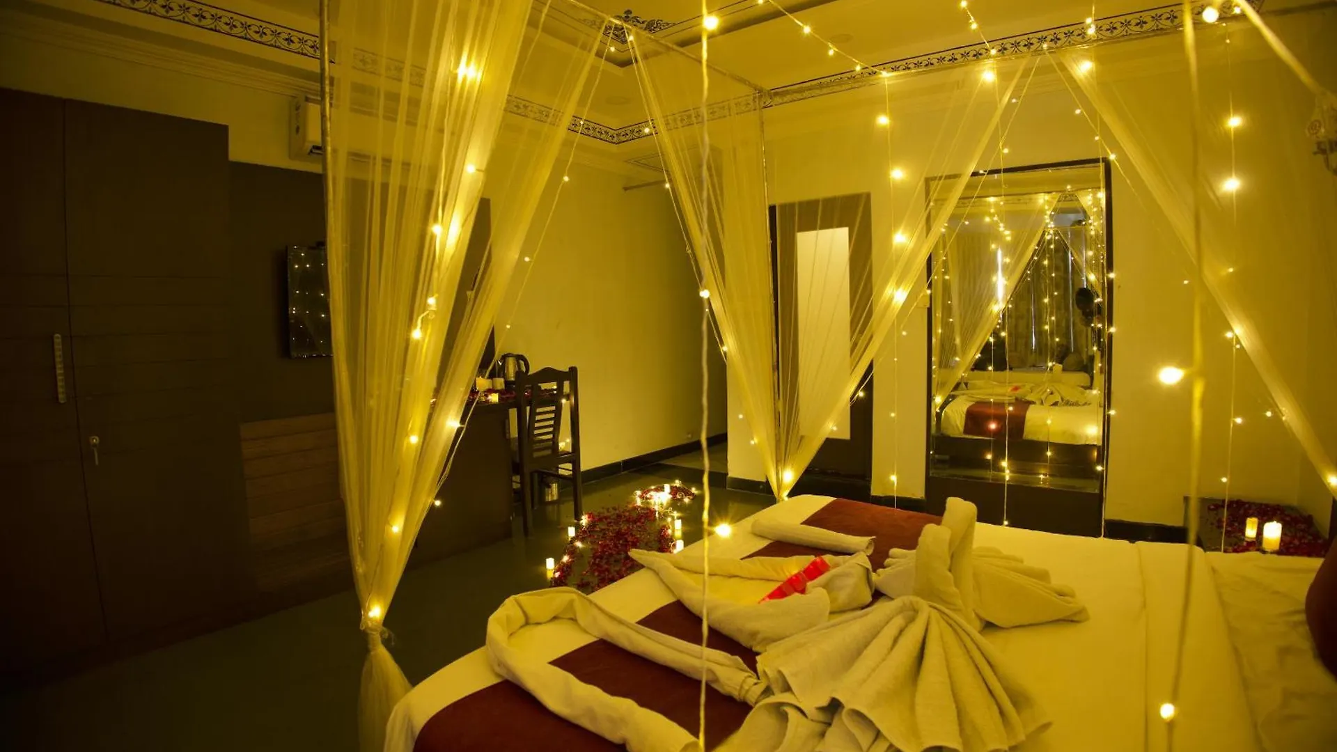 Hide-In Udaipur - A Lake View Boutique Hotel